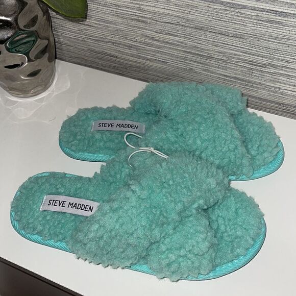 Steve Madden | peaceful faux fur slide - Picture 3 of 3